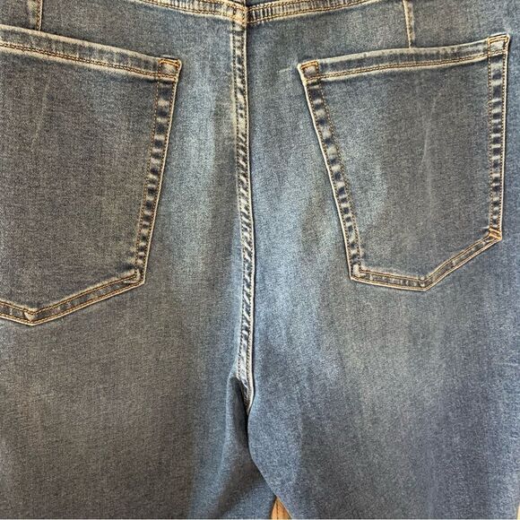 LANE BRYANT Fit Genius High Rise Boot Jeans Medium Wash Magic Waistband 26/28 - Picture 9 of 14